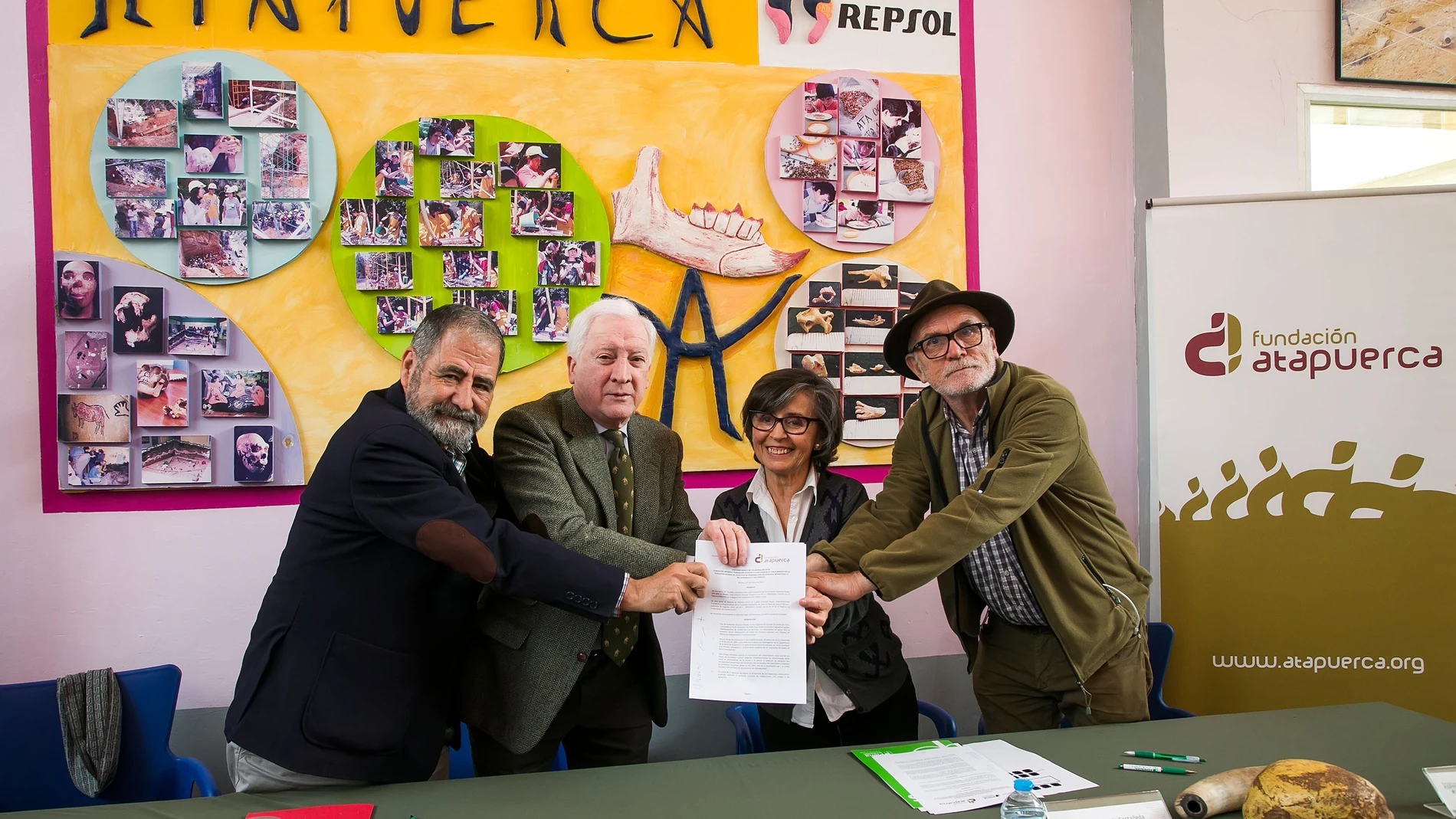 Firma de un convenio Fundación Atapuerca y la Fundación Aspanias Burgos