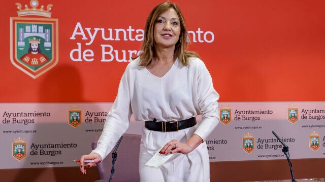 La portavoz del Grupo Municipal Popular en el Ayuntamiento de Burgos, Carolina Blasco, anunció hoy que cesa “de forma inmediata” como militante del PP y que renuncia a la portavocía de la formación en el Consistorio