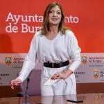 La portavoz del Grupo Municipal Popular en el Ayuntamiento de Burgos, Carolina Blasco, anunció hoy que cesa “de forma inmediata” como militante del PP y que renuncia a la portavocía de la formación en el Consistorio