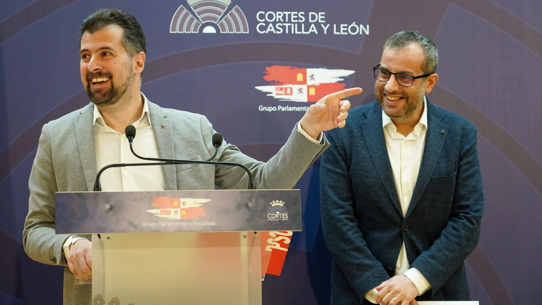 El secretario regional del PSOE, Luis Tudanca, presenta la PNL junto al eurodiputado Ibán García
