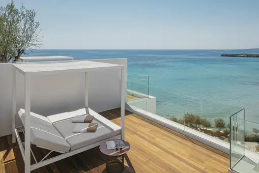Un hotel cero emisiones reluce entre las calas de Menorca