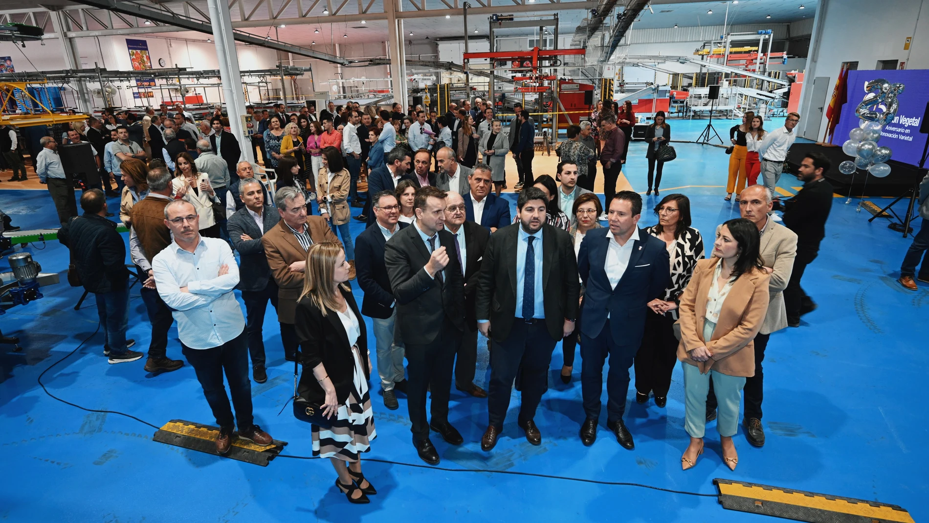 El presidente del Gobierno regional, Fernando López Miras, visitó hoy las nuevas instalaciones de la empresa PSB Producción Vegetal en Mula