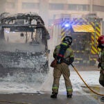 Arde un autobús mientras hacía su ruta por la Gran Vía de Murcia 