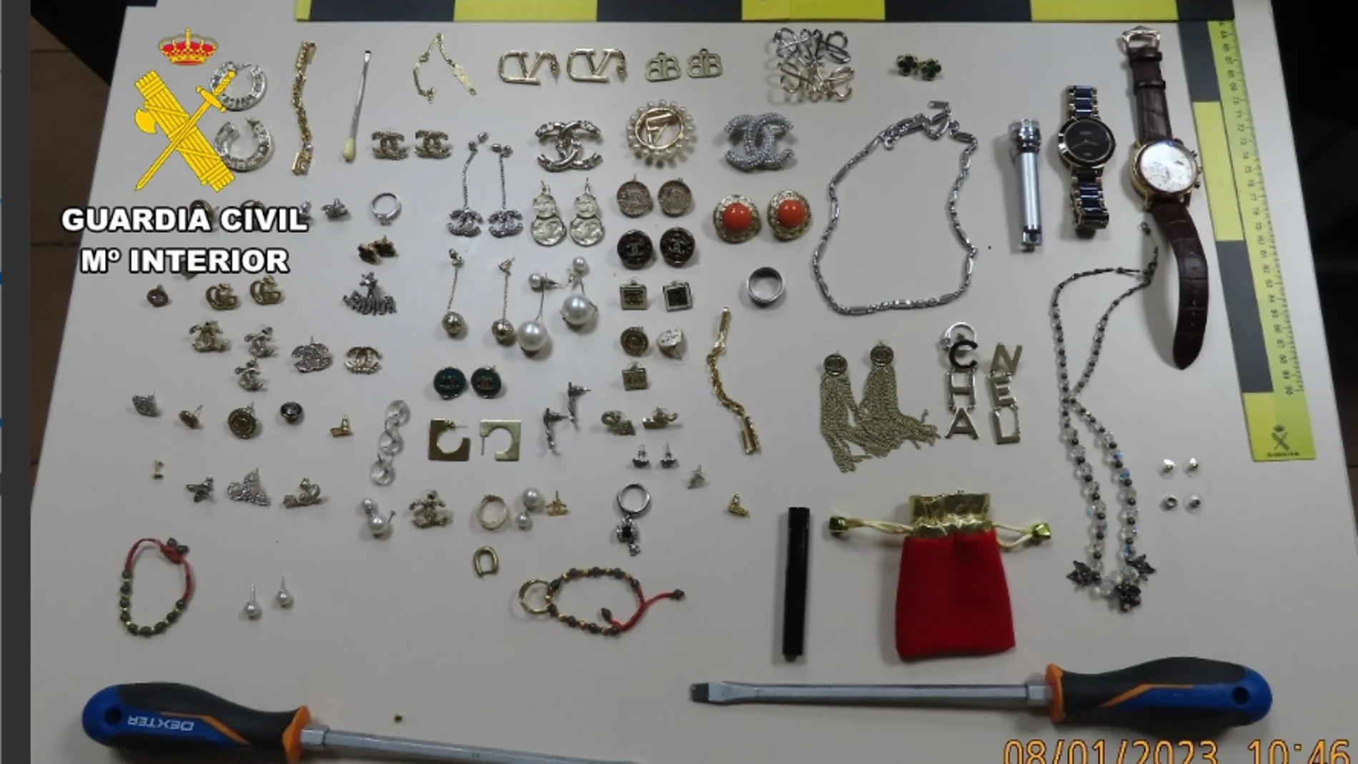 Algunos de los objetos robados recuperados por la Guardia Civil