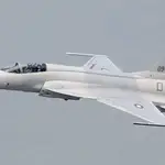 Un caza paquistaní JF-17 