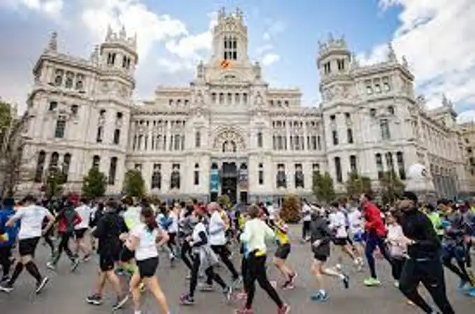 Recorrido y lugares emblemáticos por los que pasará el maratón de Madrid este domingo