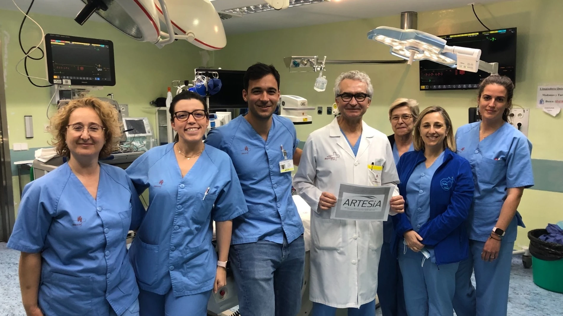 El doctor Silvestre Nicolás y el equipo de Electroestimulación Cardiaca del hospital Rafael Méndez de Lorca