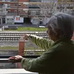 Petra Centeno, con 92 años y más de media vida sufriendo el ruido de los pasos de trenes