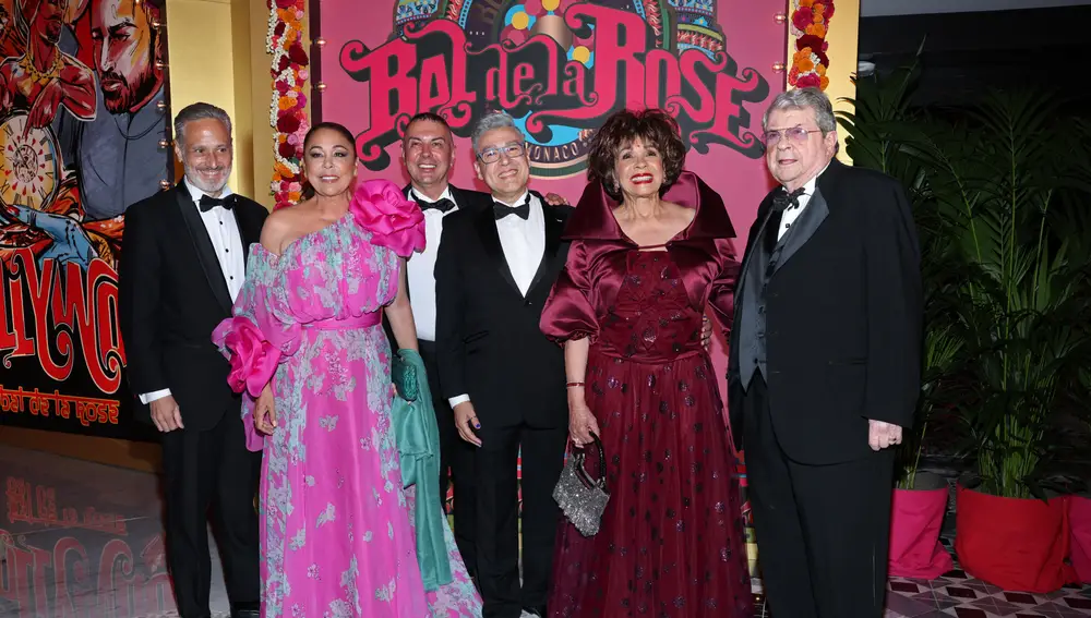Isabel Pantoja junto a Manel Dalgó y Shirley Bassey en el Baile de la Rosa