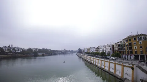 Río Guadalquivir a su paso por Sevilla