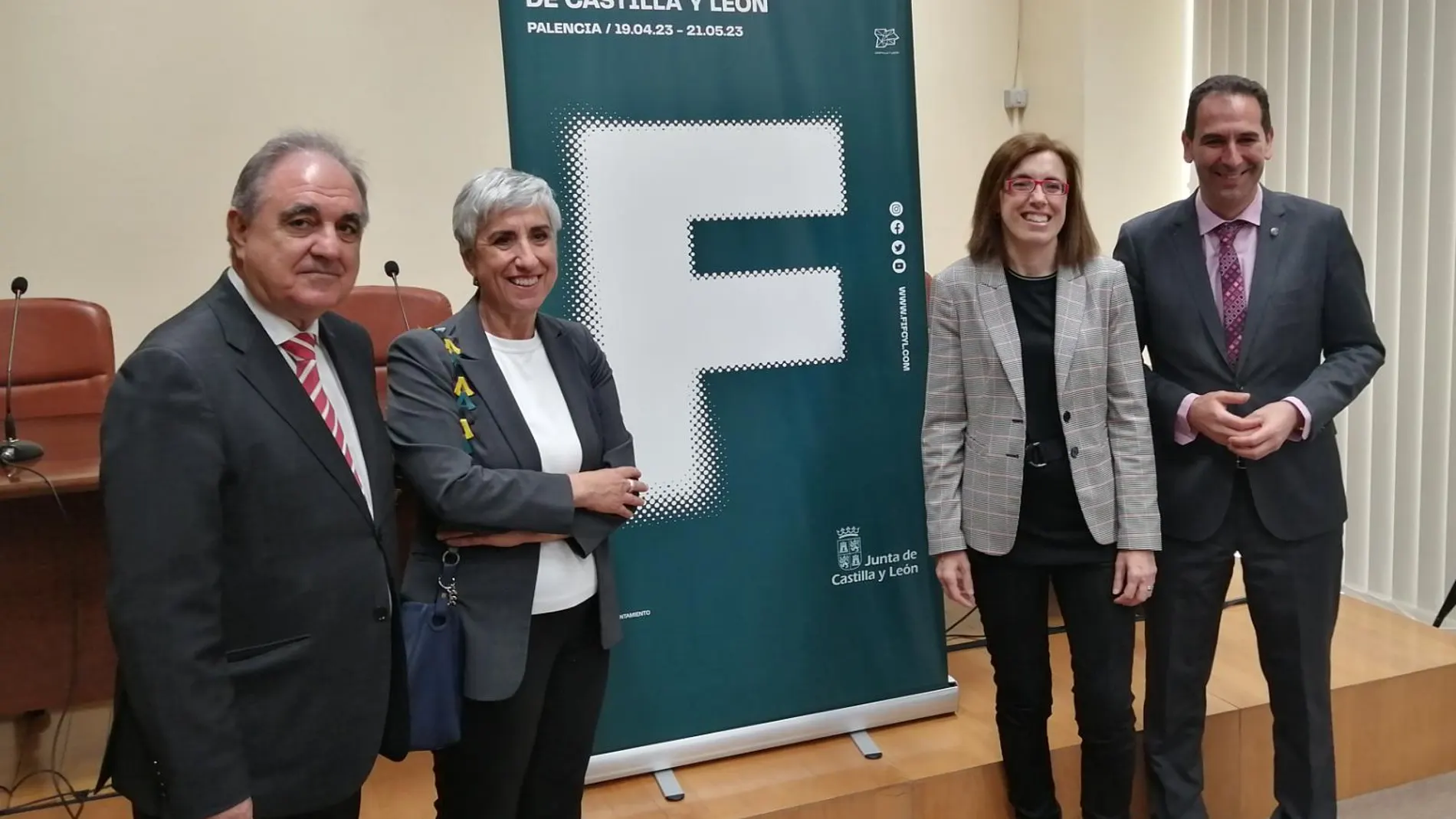 Presentación del III Festival Internacional de Fotografía por parte de Inmaculada Martínez, Mario Simón y María Millán