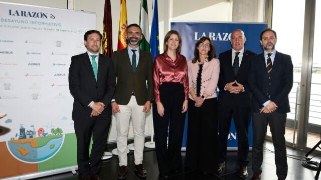 Representantes de la Junta y de las empresas presentes en el desayuno informativo de LA RAZÓN Andalucía