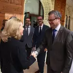 El consejero Gerardo Dueñas saluda a la ministra Nadia Calviño