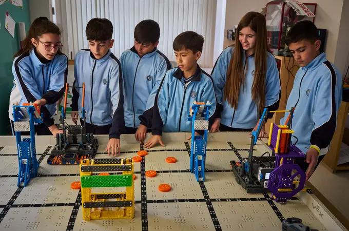 Los alumnos de Móstoles que viajarán a Dallas para ser campeones del mundo de robótica