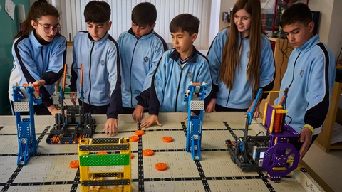 Estudiantes Mostoles Mundial Robótica VEX © Alberto Roldán / La Razón