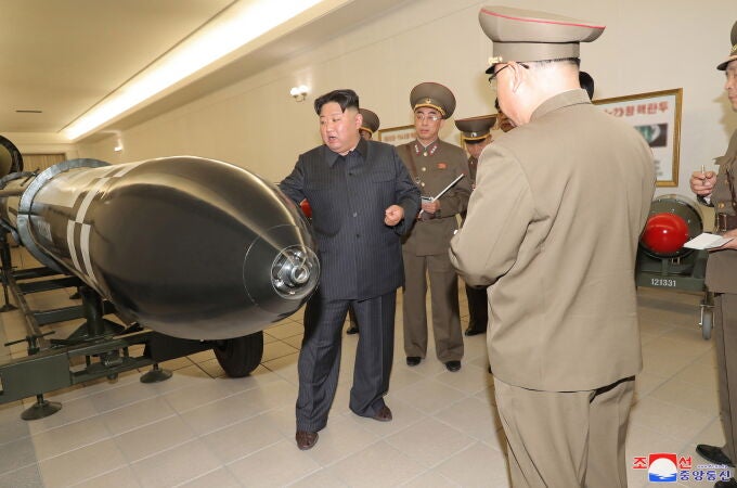 Kim Jong Un visita una fábrica de armas nucleares