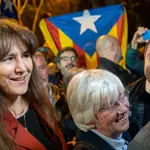 Clara Ponsatí sale en libertad provisional entre los aplausos de los manifestantes
