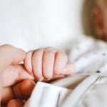 La gestación subrogada no es legal en España pero se permite el registro de hijos con una sentencia de filiación