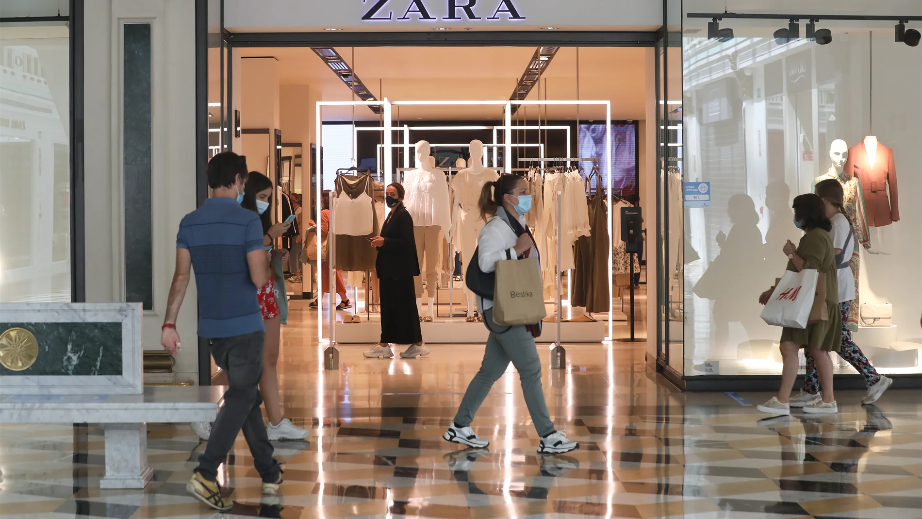 Economía.- Zara y El Corte Inglés, las empresas españolas mejor valoradas por su innovación en 2022, según Neovantas