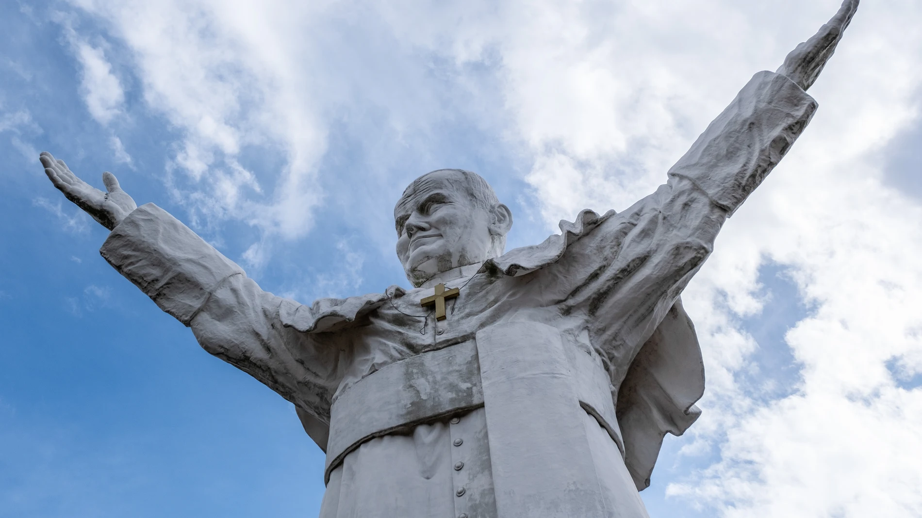 Estatua de Juan Pablo II en Czestochowa, Polonia02/04/2023