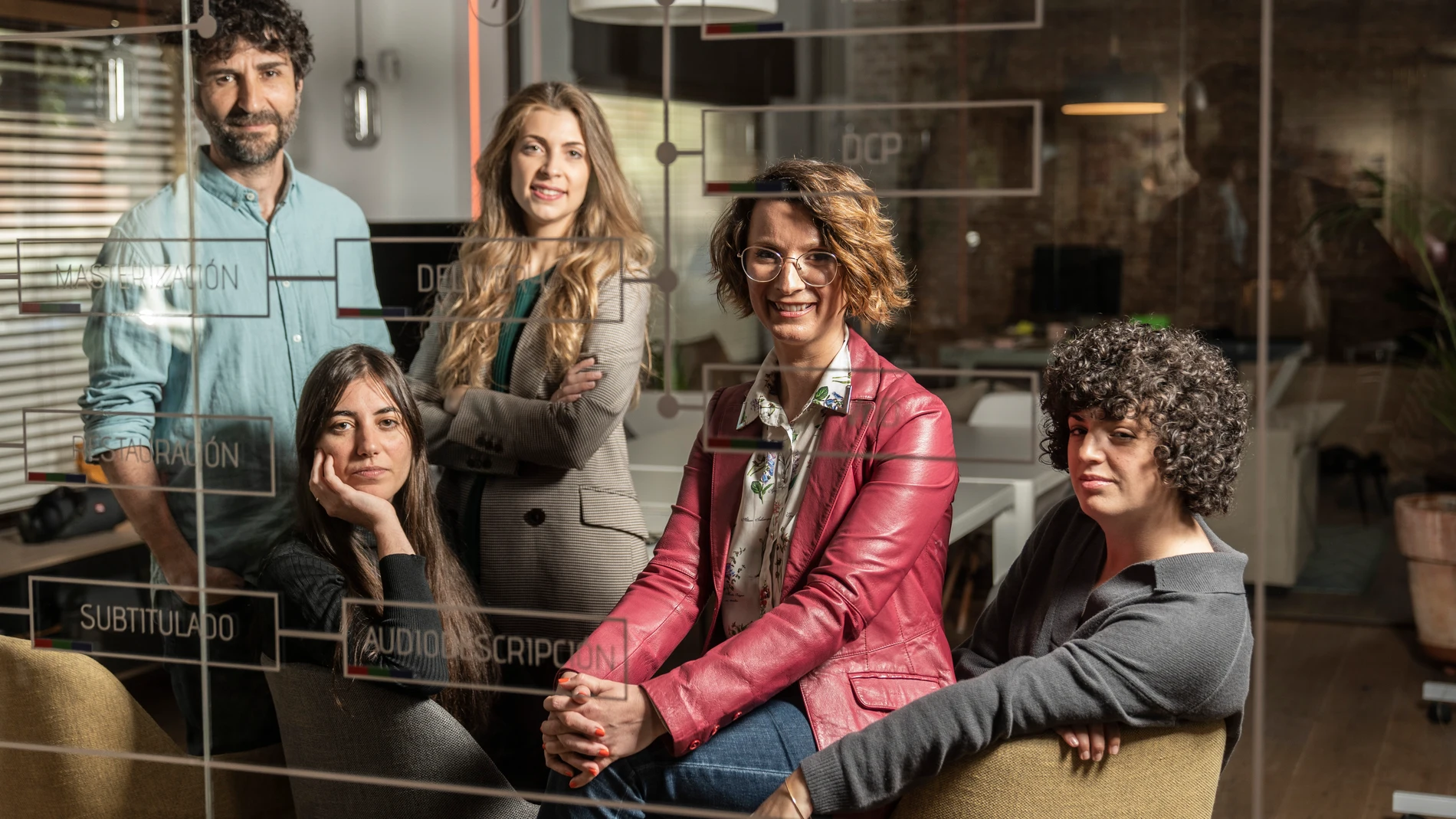 De izda. a dcha., Roberto Butragueño, Alice Oziol, Paola Botrán, Nuria Landete y Marianna Mori, de Sideral