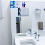 Baños ostomizados en la Universidad Pablo de Olavide, similares a los de Roquetas