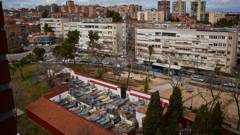 Reportaje sobre las visitas guiadas gratuitas que organizan desde del Área de Cultura del Ayuntamiento de Madrid, en las que colabora la Junta de Distrito de Hortaleza, en las que se visitan espacios de interés cultural como el silo, el antiguo lavadero, la escultura conmemorativa de Luis Aragonés, las construcciones de viviendas UVA de hortaliza en el cementerio de gestión privada del barrio. El programa Pasea Madrid, arrancó en 2018 y ofrece rutas por el casco histórico y por otras zonas del distrito.
