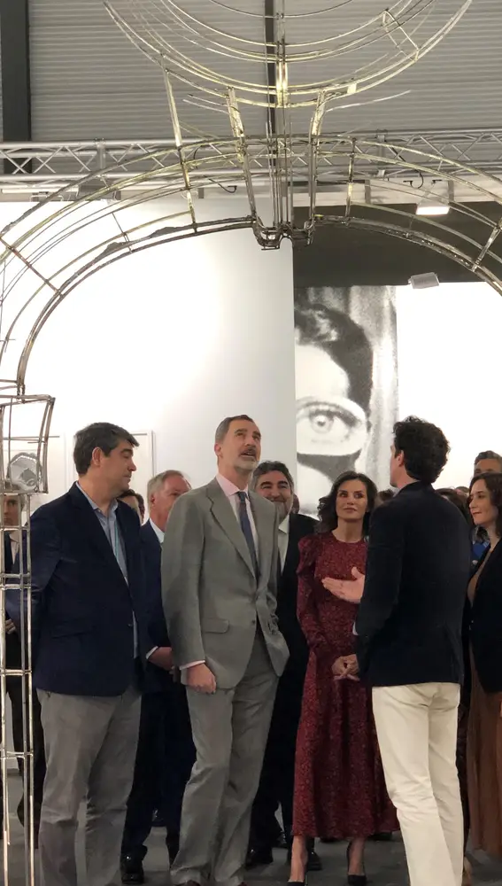 Los Reyes de España visitan 'Lost Penn Station l', en la inauguración de ARCO 2020.    