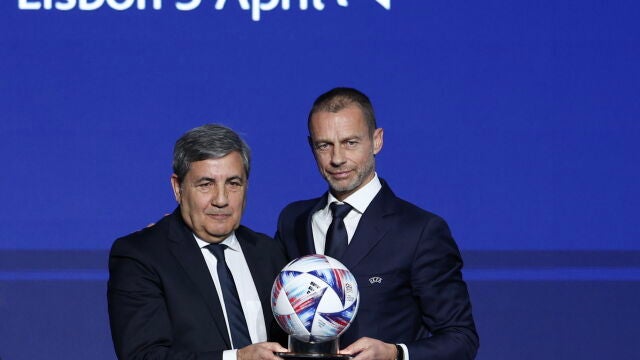 Ceferin, con el presidente de la Federación Portuguesa, Fernando Soares