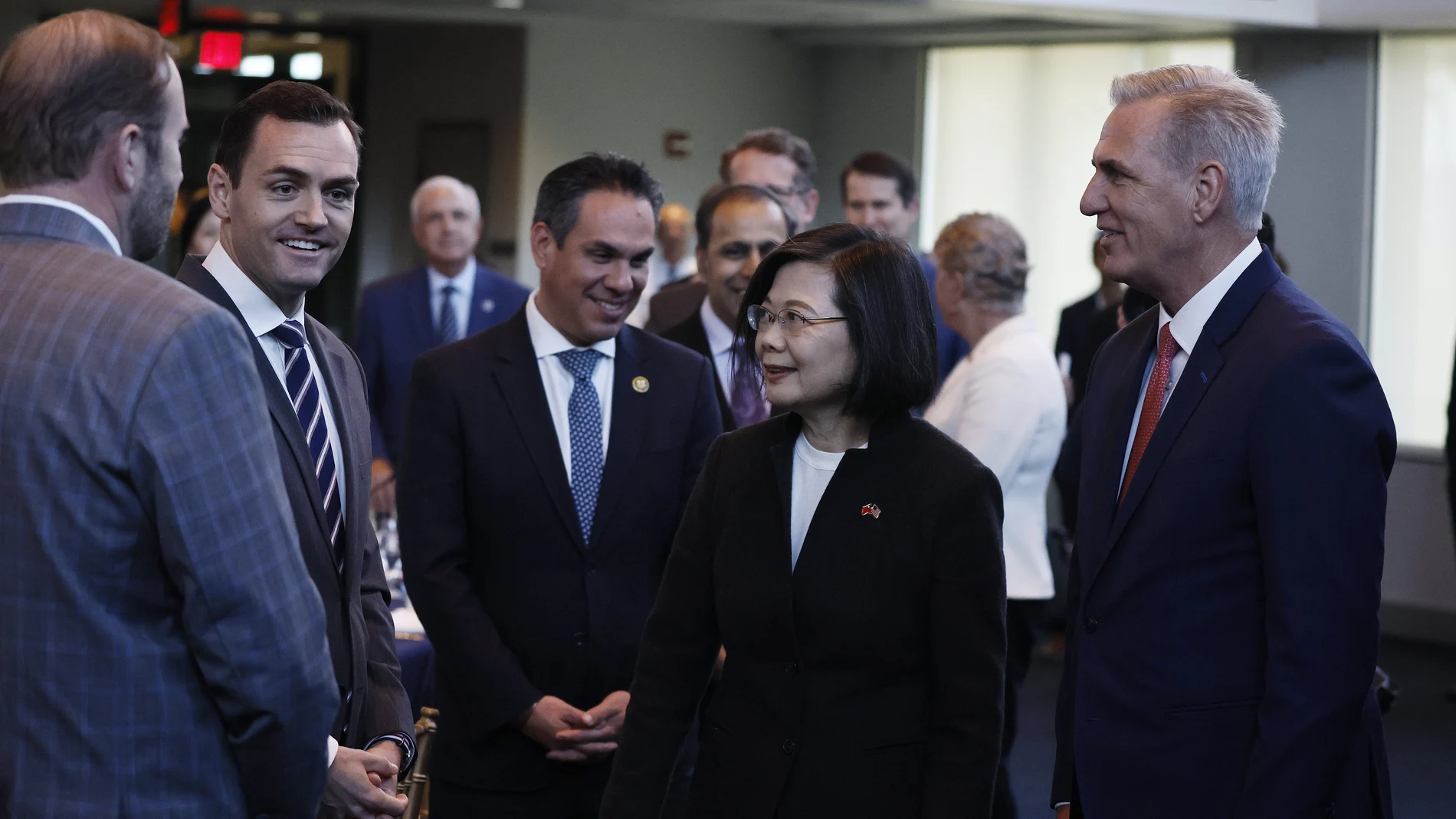 La presidenta de Taiwán, Tsai Ing Wen, y el presidente de la Cámara de Representantes de EE UU, Kevin McCarthy, hoy en California