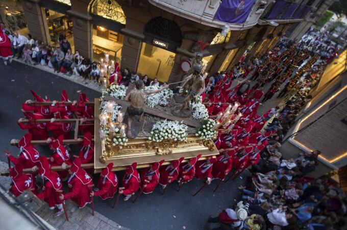 Un momento de la procesión del Los Coloraos que hoy Miércoles Santo recorre las calles de Murcia