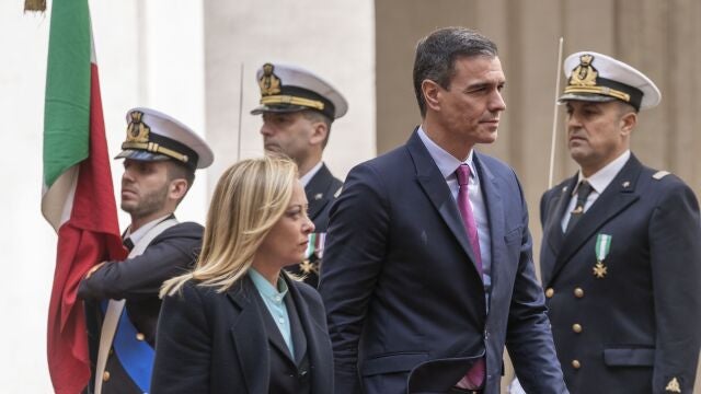 Spain's President Pedro Sanchez, center, and Italian Premier Giorgia Meloni review the honor guard as Sanchez arrives for talks at Chigi government office in Rome Wednesday, April 5, 2023. Sanchez is on the second and last day of his round of consultations that included Cyprus and Malta.