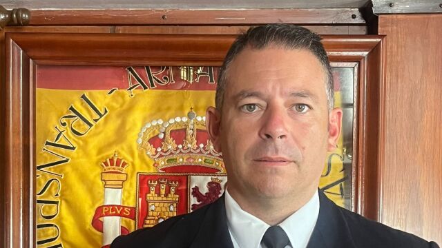 El Capitán de Corbeta, Alberto Rastrollo Marcos, comandante del Trasporte Ligero Contramaestre Casado