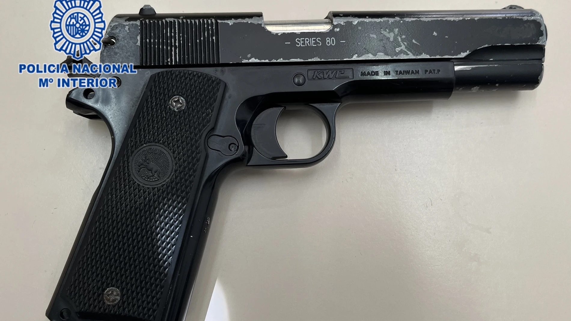 Pistola simulada intervenida POLICÍA NACIONAL 05/04/2023