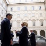  A handout picture made available by the Chigi Palace (Palazzo Chigi) Press Office shows Spanish Prime Minister Pedro Sanchez (L) and Italian Prime Minister Giorgia Meloni (R) in Rome, Italy, 05 April 2023.