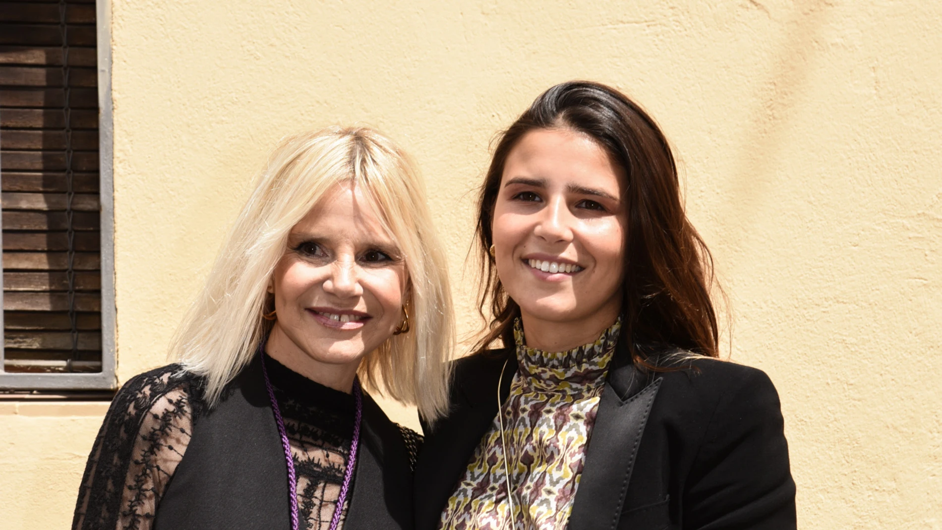 Eugenia Martínez de Irujo y su hija Cayetana en la Semana Santa de Sevilla
