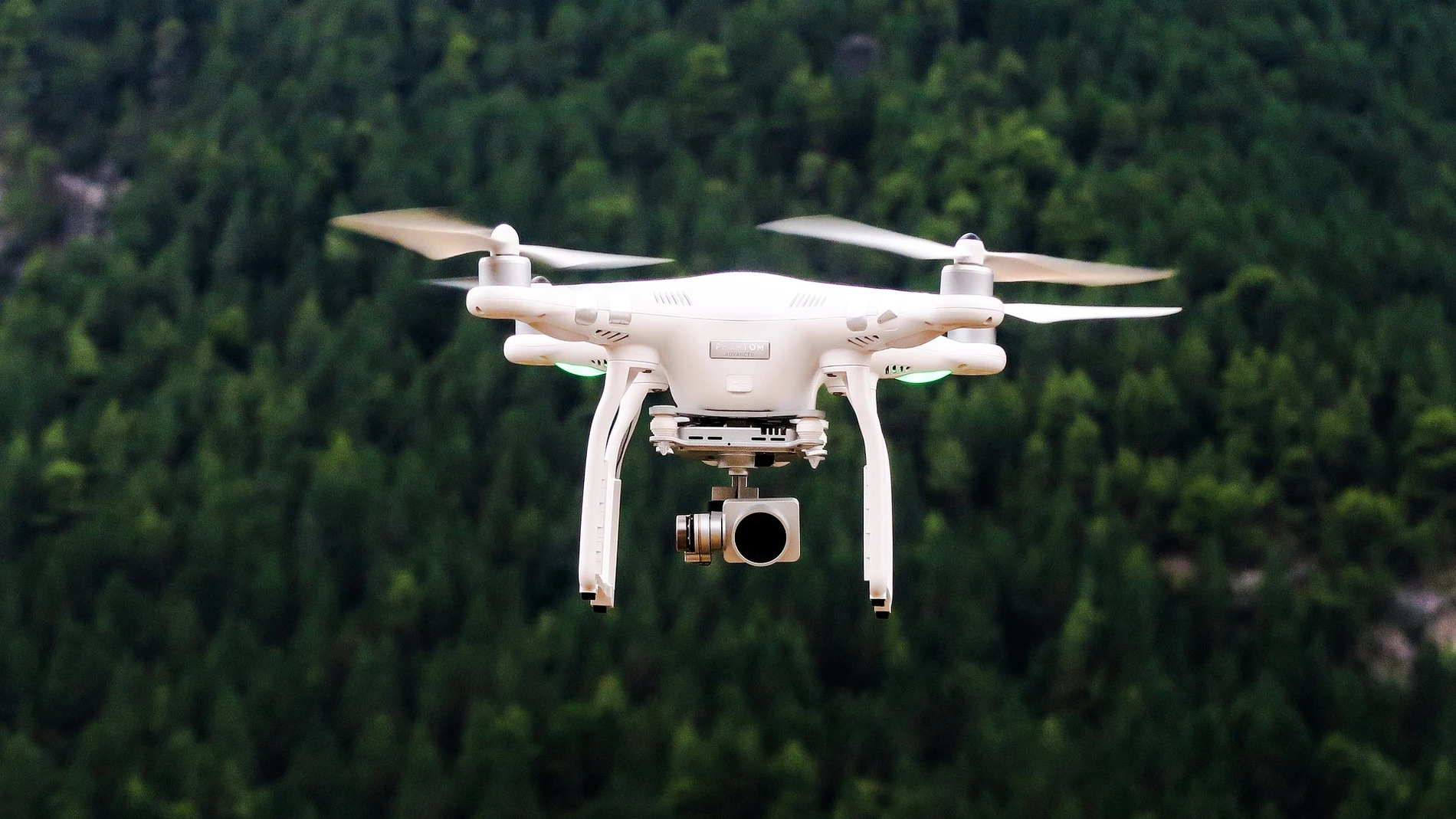 ¿Qué drones necesitan licencia para volar en España? Esta es la normativa de 2023