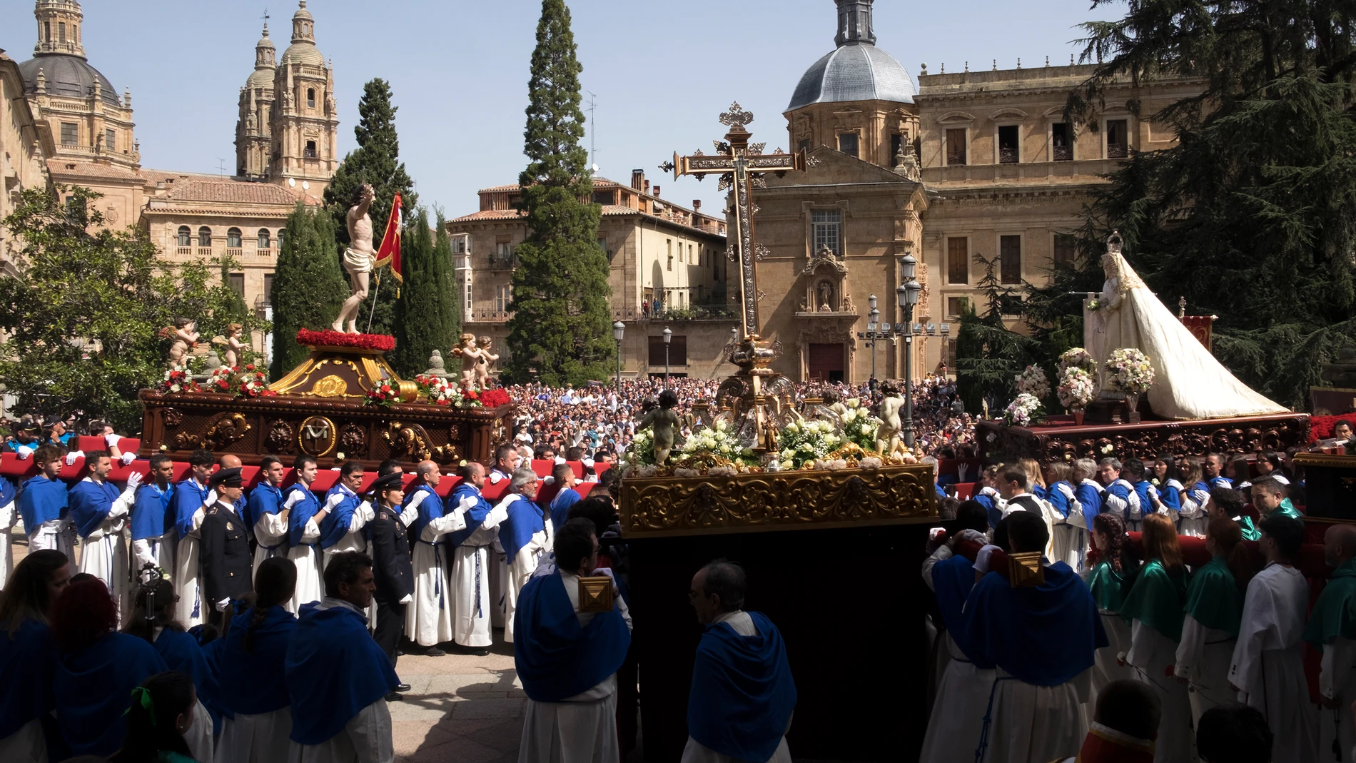 Procesión del Encuentro entre la Virgen de la Alegría y el Cristo Resucitado en Salamanca