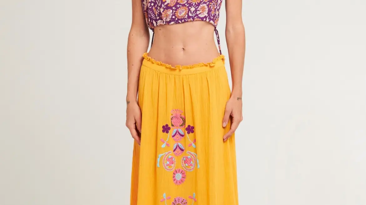 Falda bordada de Anti Batik
