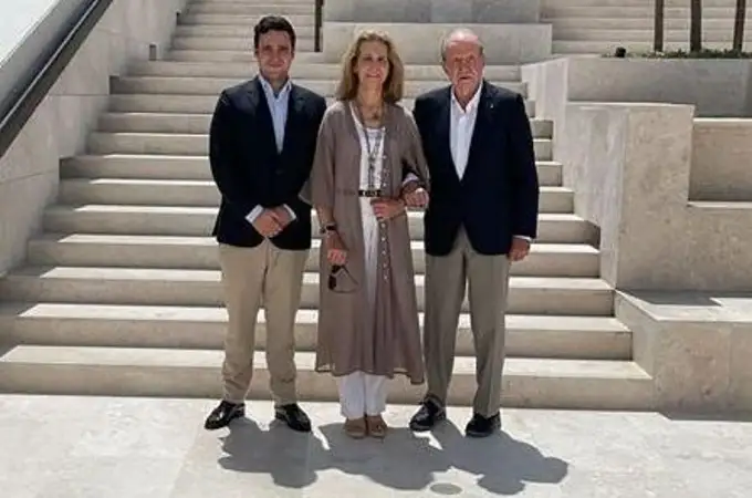 La infanta Elena visita a Froilán y al rey Juan Carlos en Abu Dabi