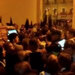 Bulla en la entrada del Señor de la Sentencia de la Macarena