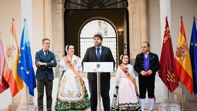 El presidente de la Comunidad, Fernando López Miras, durante la recepción a las Reinas de la Huerta 2023 y a sus damas de honor.
