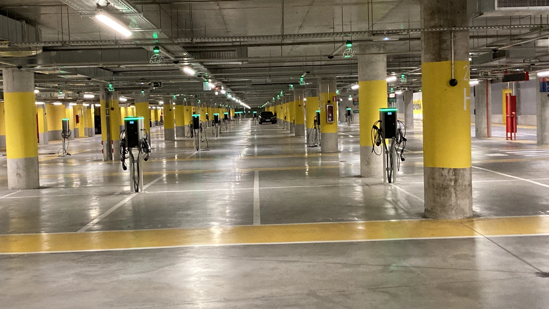 Una instalación de 400 cargadores para vehículos eléctricos en edificios del Banco Santander