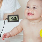 Este es el termómetro multiusos de moda: para la nevera, la pecera o el baño del bebé