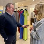 La candidata del PP, Alicia García, sigue escuchando las reivindicaciones de los abulenses