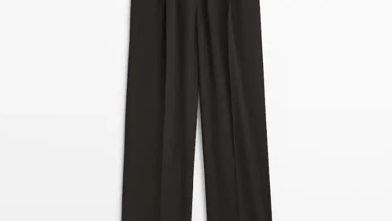 pantalón negro de Massimo Dutti. 