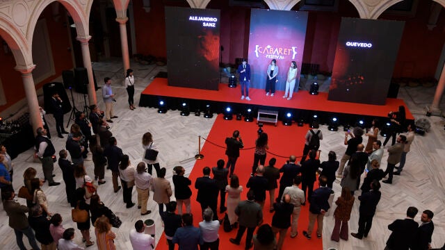 El patio de la Fundación Cajasol en Sevilla acoge la presentación de la IV edición de Cabaret Festival