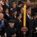 LONDRES, 19/09/2022.- Captura de video de los reyes de España, Felipe VI y Letizia, junto a los eméritos, Juan Carlos y Sofía, en el funeral de Isabel II en la abadía de Westminster, en Londres, la primera imagen conjunta de los cuatro desde 2020. 