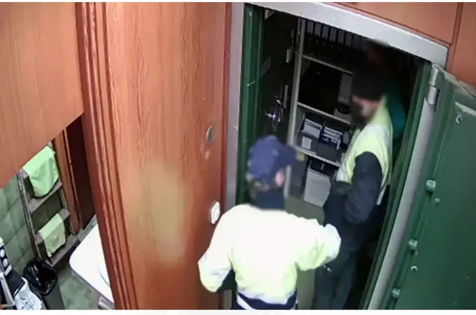 La Guardia Civil detiene a unos delincuentes cuando estaban a punto de robar en un banco