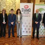 Firma del acuerdo de renovación del patrocinio de Unicaja banco con la Seminci. En la imagen, Puente, Redondo, Angulo y Ríos, entre otros